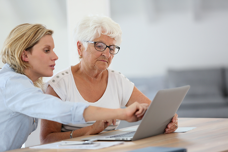 woman helping taxpayer with taxes