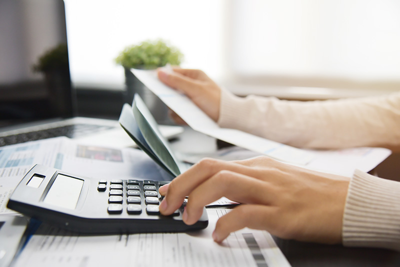 woman working on a calculator